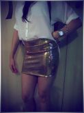 Camisa Chiffon Branca + Saia de Paetê Dourada